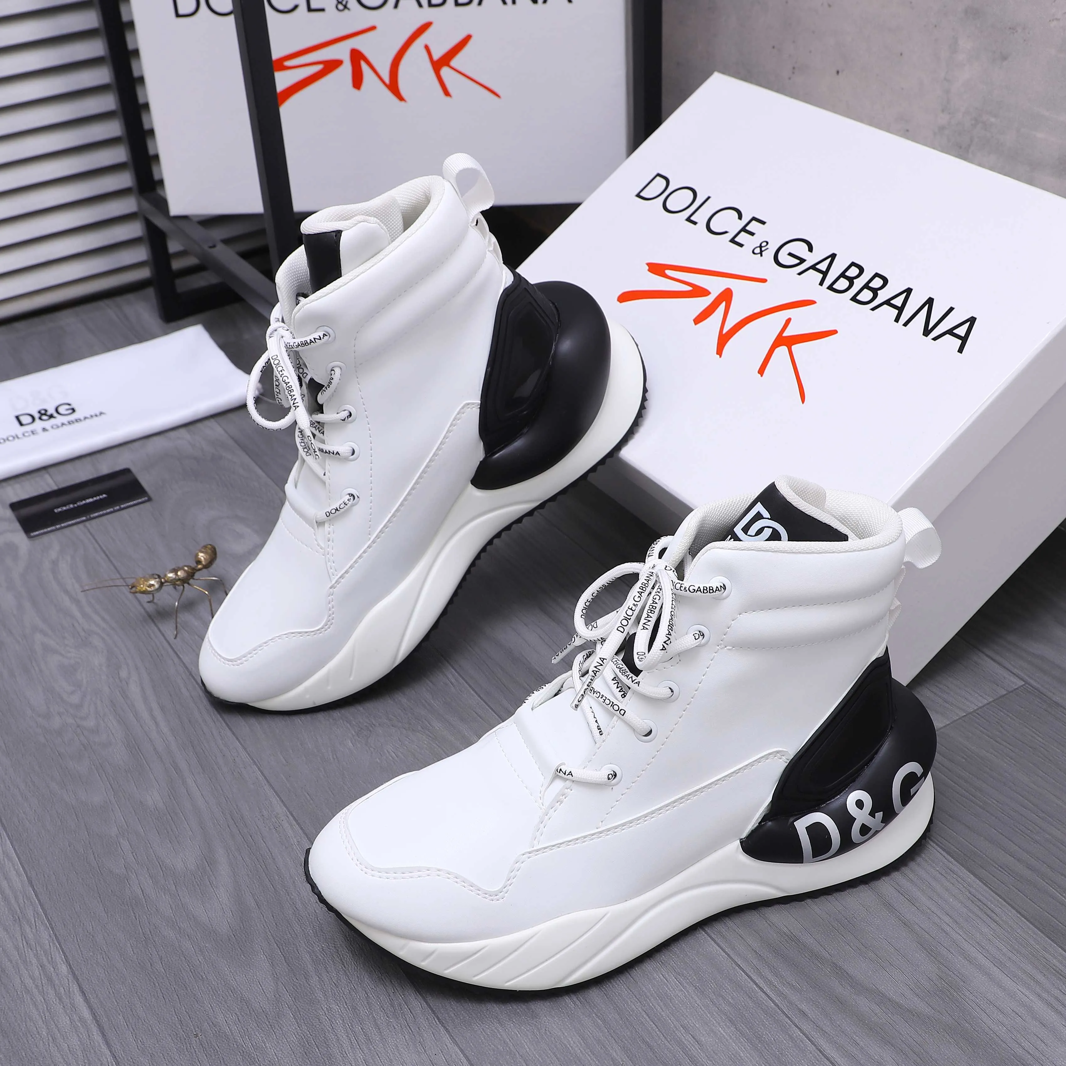 Men's shoes 💰p540 Product trademark: DG (Dolce & Gabbana) high-top casual shoes for couples. Regular size: 36-46 (45.46 is custom-made and non-returnable) Product materials: Selected cowhide stitching upper, mesh lining, cowhide insole, rubber outsole